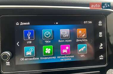 Внедорожник / Кроссовер Mitsubishi Outlander 2018 в 