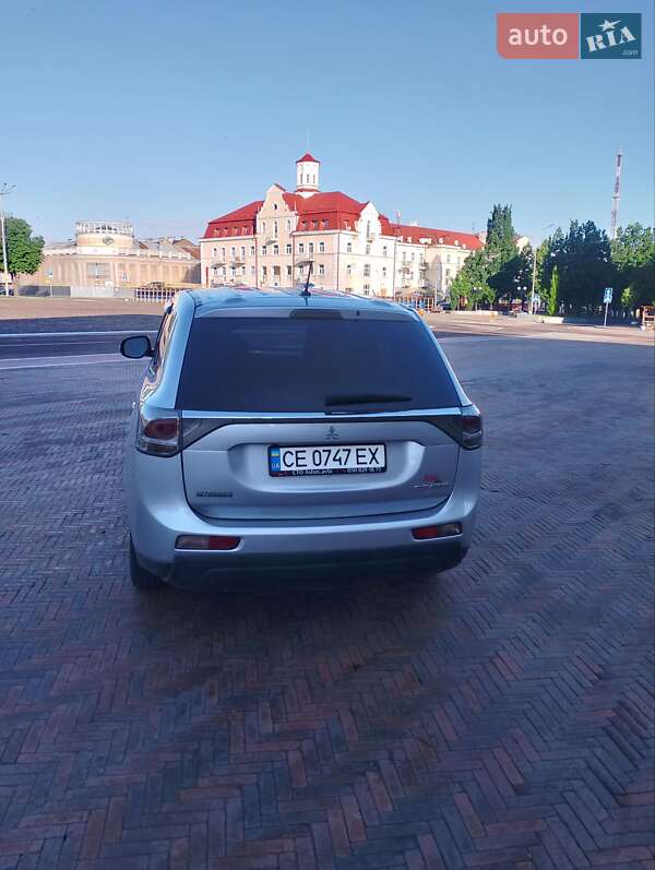 Внедорожник / Кроссовер Mitsubishi Outlander 2013 в Чернигове