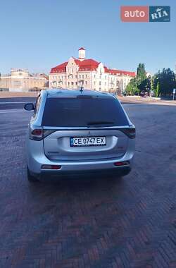 Позашляховик / Кросовер Mitsubishi Outlander 2013 в 