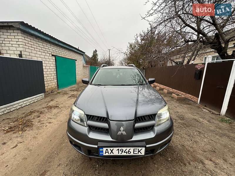 Внедорожник / Кроссовер Mitsubishi Outlander 2006 в Краснокутске