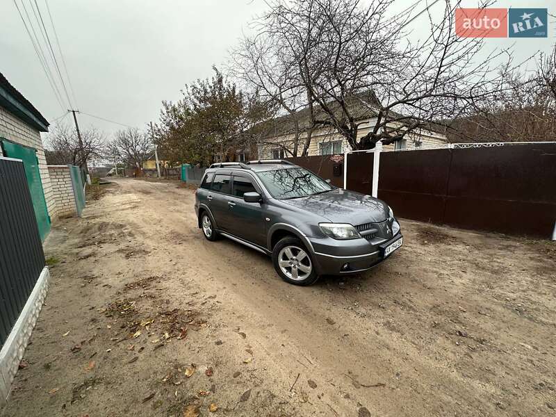 Внедорожник / Кроссовер Mitsubishi Outlander 2006 в Краснокутске