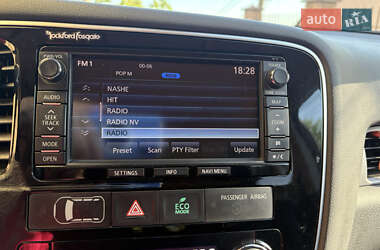 Внедорожник / Кроссовер Mitsubishi Outlander 2014 в 