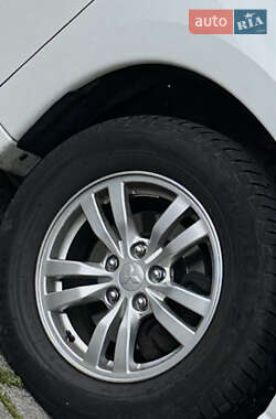 Внедорожник / Кроссовер Mitsubishi Outlander 2014 в 