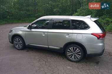 Внедорожник / Кроссовер Mitsubishi Outlander 2021 в 