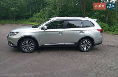 Внедорожник / Кроссовер Mitsubishi Outlander 2021 в 