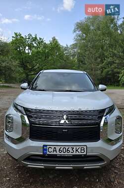 Позашляховик / Кросовер Mitsubishi Outlander 2022 в Смілі