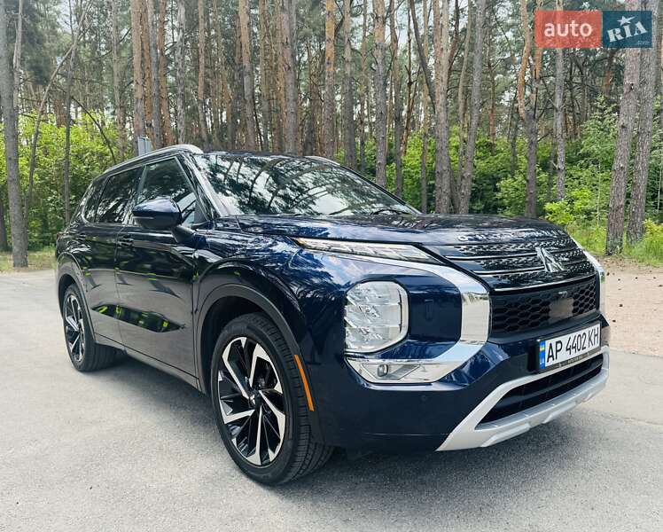 Позашляховик / Кросовер Mitsubishi Outlander 2021 в 