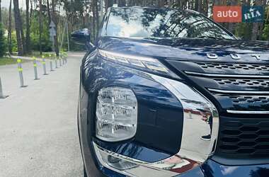 Позашляховик / Кросовер Mitsubishi Outlander 2021 в 