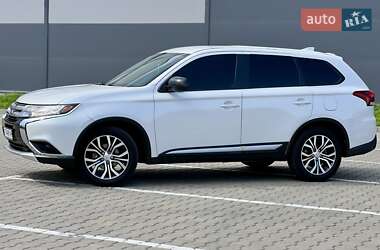 Внедорожник / Кроссовер Mitsubishi Outlander 2018 в 