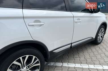 Внедорожник / Кроссовер Mitsubishi Outlander 2018 в 