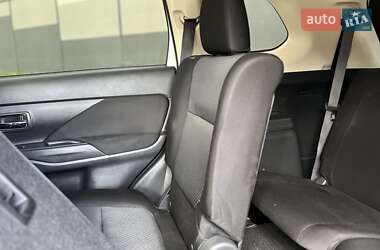 Внедорожник / Кроссовер Mitsubishi Outlander 2018 в 