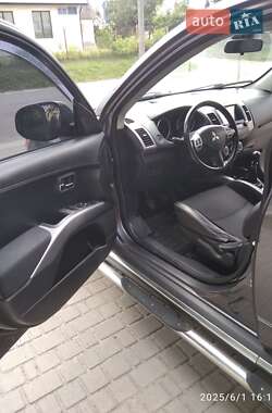 Позашляховик / Кросовер Mitsubishi Outlander 2010 в 