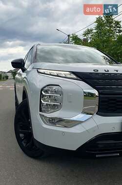 Внедорожник / Кроссовер Mitsubishi Outlander 2022 в Киеве