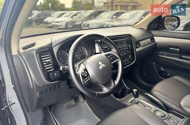 Внедорожник / Кроссовер Mitsubishi Outlander 2013 в 