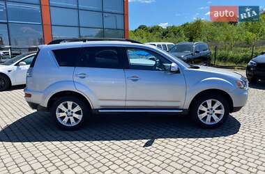 Позашляховик / Кросовер Mitsubishi Outlander 2012 в 