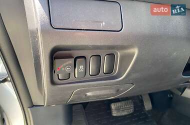 Позашляховик / Кросовер Mitsubishi Outlander 2012 в 