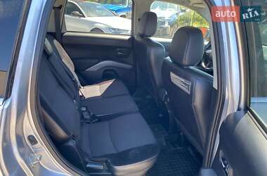 Позашляховик / Кросовер Mitsubishi Outlander 2012 в 