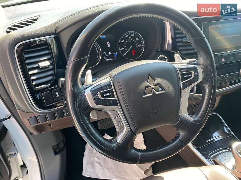 Внедорожник / Кроссовер Mitsubishi Outlander 2018 в Львове