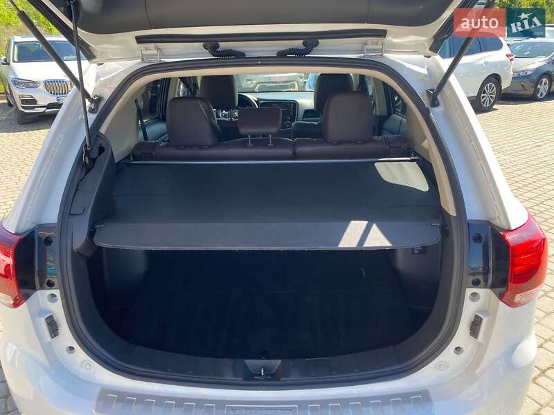 Внедорожник / Кроссовер Mitsubishi Outlander 2018 в Львове