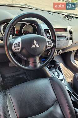 Внедорожник / Кроссовер Mitsubishi Outlander 2009 в 