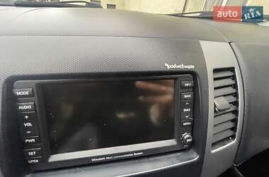 Внедорожник / Кроссовер Mitsubishi Outlander 2010 в 