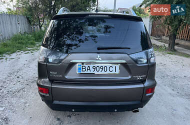 Внедорожник / Кроссовер Mitsubishi Outlander 2010 в 