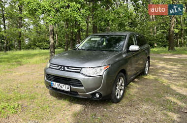 Позашляховик / Кросовер Mitsubishi Outlander 2013 в Києві