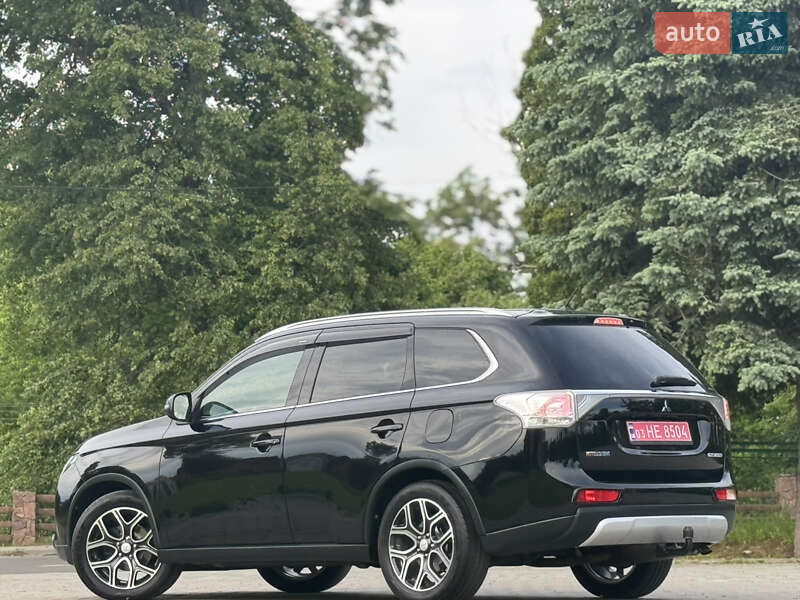 Внедорожник / Кроссовер Mitsubishi Outlander 2015 в Дрогобыче