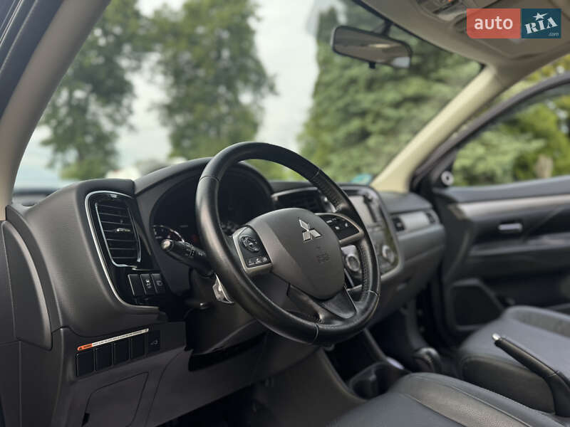 Внедорожник / Кроссовер Mitsubishi Outlander 2015 в Дрогобыче