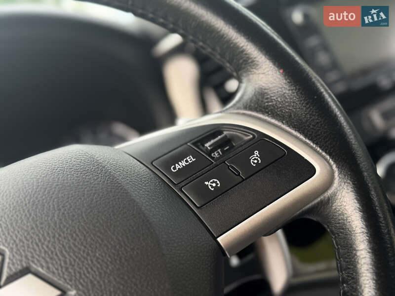 Внедорожник / Кроссовер Mitsubishi Outlander 2015 в Дрогобыче