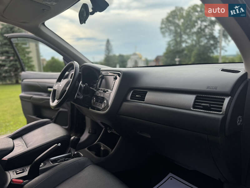 Внедорожник / Кроссовер Mitsubishi Outlander 2015 в Дрогобыче
