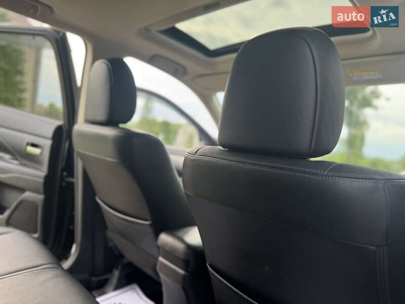 Внедорожник / Кроссовер Mitsubishi Outlander 2015 в Дрогобыче