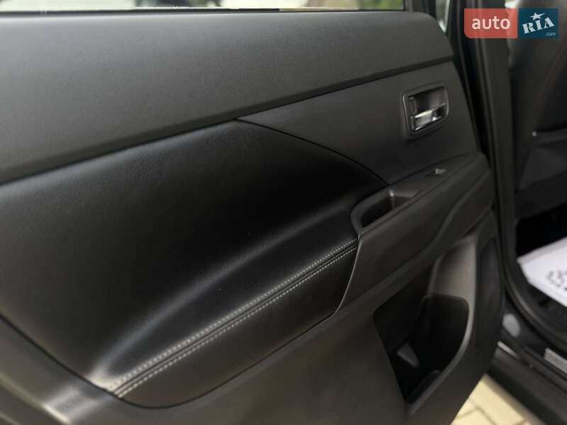 Внедорожник / Кроссовер Mitsubishi Outlander 2015 в Дрогобыче