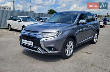 Позашляховик / Кросовер Mitsubishi Outlander 2021 в Києві