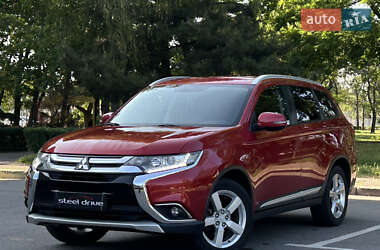 Внедорожник / Кроссовер Mitsubishi Outlander 2017 в Николаеве