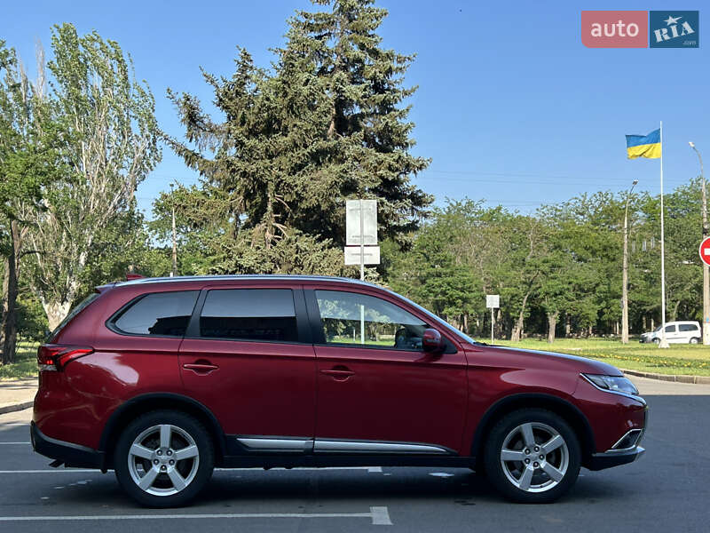 Позашляховик / Кросовер Mitsubishi Outlander 2017 в Миколаєві