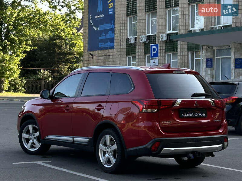 Позашляховик / Кросовер Mitsubishi Outlander 2017 в Миколаєві