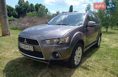 Внедорожник / Кроссовер Mitsubishi Outlander 2012 в 