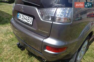 Внедорожник / Кроссовер Mitsubishi Outlander 2012 в 