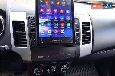 Внедорожник / Кроссовер Mitsubishi Outlander 2012 в 