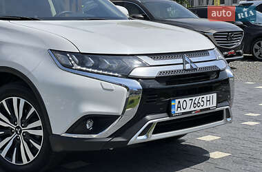 Внедорожник / Кроссовер Mitsubishi Outlander 2021 в 