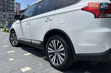 Внедорожник / Кроссовер Mitsubishi Outlander 2021 в 