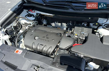 Внедорожник / Кроссовер Mitsubishi Outlander 2021 в 