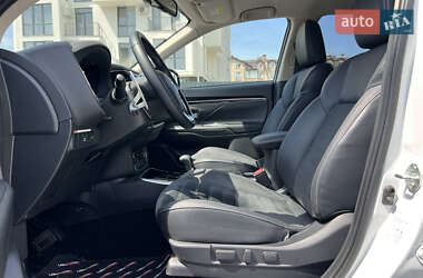 Внедорожник / Кроссовер Mitsubishi Outlander 2021 в 