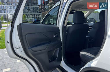 Внедорожник / Кроссовер Mitsubishi Outlander 2021 в 