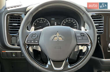 Внедорожник / Кроссовер Mitsubishi Outlander 2021 в 