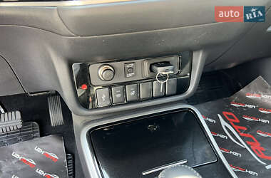 Внедорожник / Кроссовер Mitsubishi Outlander 2021 в 