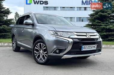 Позашляховик / Кросовер Mitsubishi Outlander 2017 в 