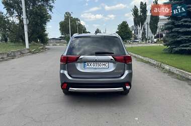 Позашляховик / Кросовер Mitsubishi Outlander 2017 в 