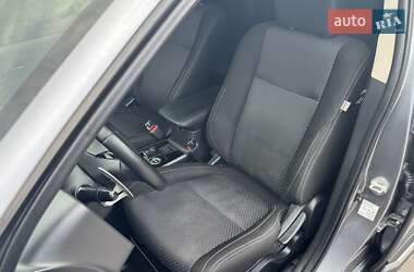 Позашляховик / Кросовер Mitsubishi Outlander 2017 в 